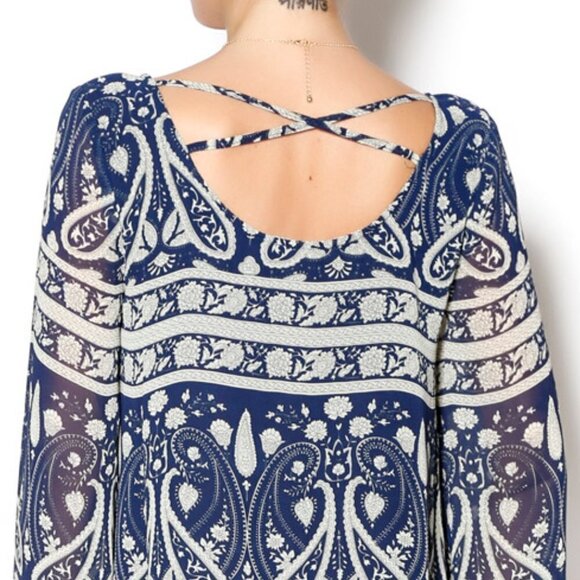 Bell Sleeved Navy & Cream Paisley Shift Dress - Picture 4 of 8